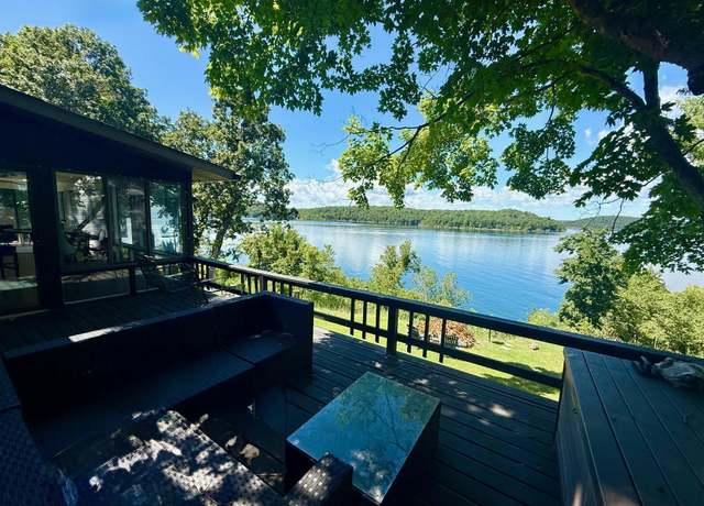 Property at 258 Ferncliff Pt, Bull Shoals, AR 72619, 3 beds, 2.5 baths