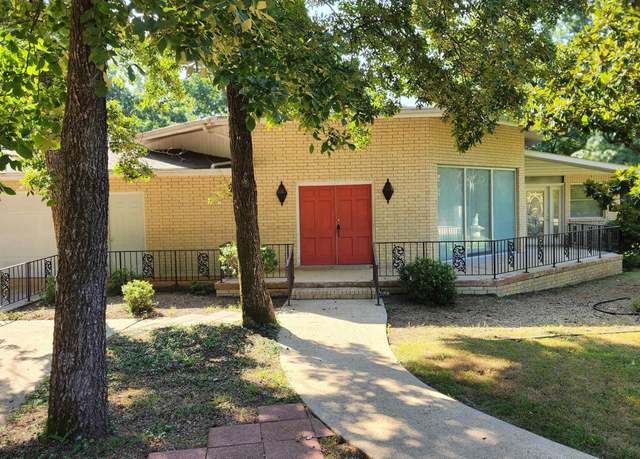 Property at 132 Overhill Dr, Bull Shoals, AR 72619, 3 beds, 4 baths