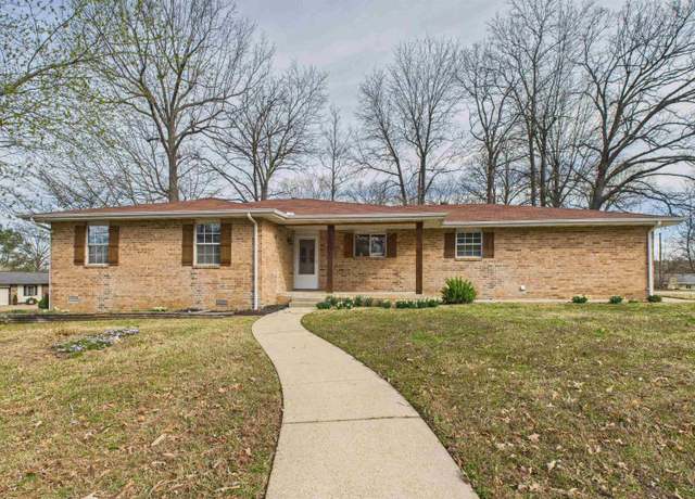 Property at 1601 E 1st St, Mountain Home, AR 72653, 3 beds, 2 baths