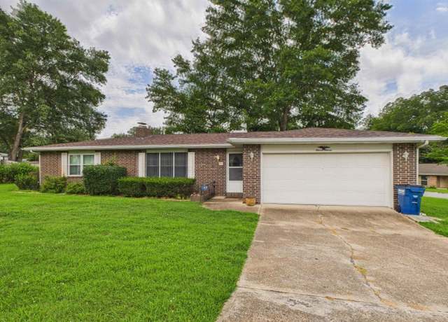 Property at 1111 Waverly Rd, Mountain Home, AR 72653, 2 beds, 2 baths
