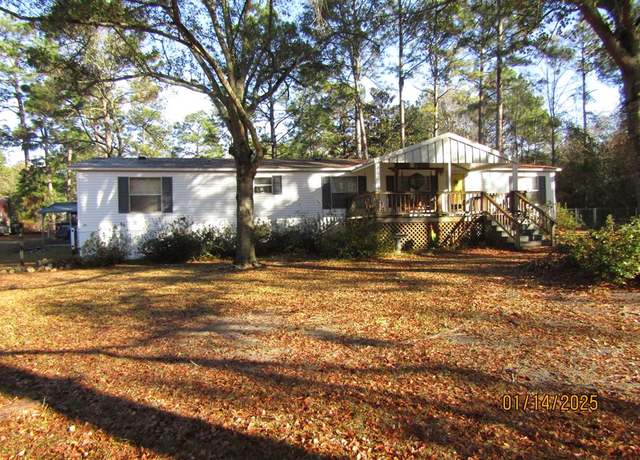 Property at 1433 Christopher Cove Rd, Albany, GA 31705, 4 beds, 2.5 baths