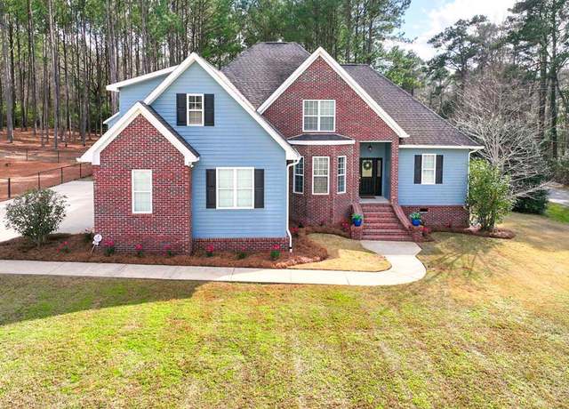 Property at 100 Sweetbriar Lakes Dr, Thomasville, GA 31757, 5 beds, 3 baths