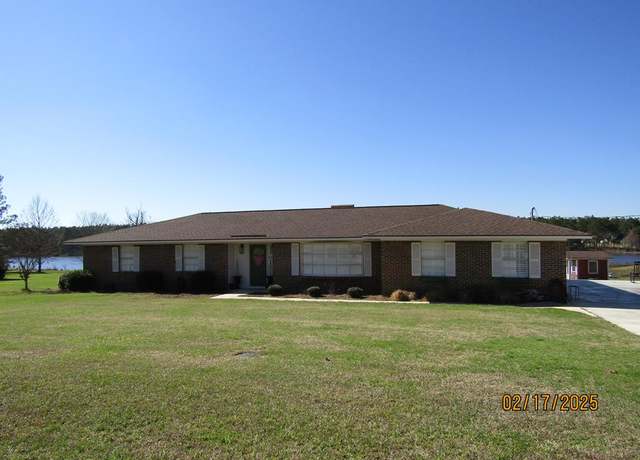 Property at 387 Lakeshore Rd, Pelham, GA 31779, 3 beds, 2.5 baths
