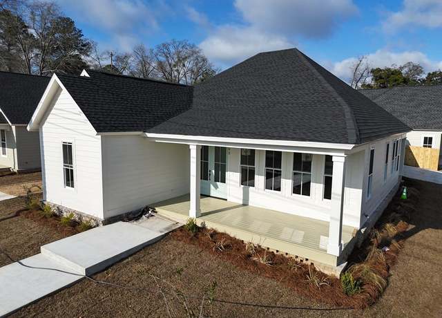 Property at 202 Lester St, Thomasville, GA 31792, 3 beds, 2.5 baths