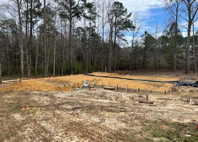 Property at 202 Bloomfield Dr, Thomasville, GA 31792, 3 beds, 2.5 baths