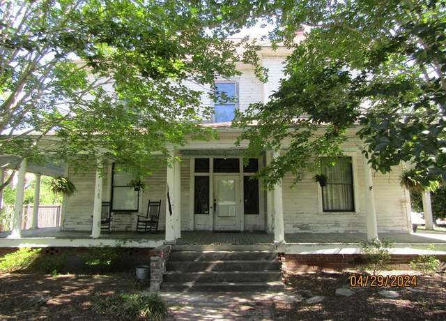 Property at 354 NW Bennett St, Pelham, GA 31779, 6 beds, 2 baths