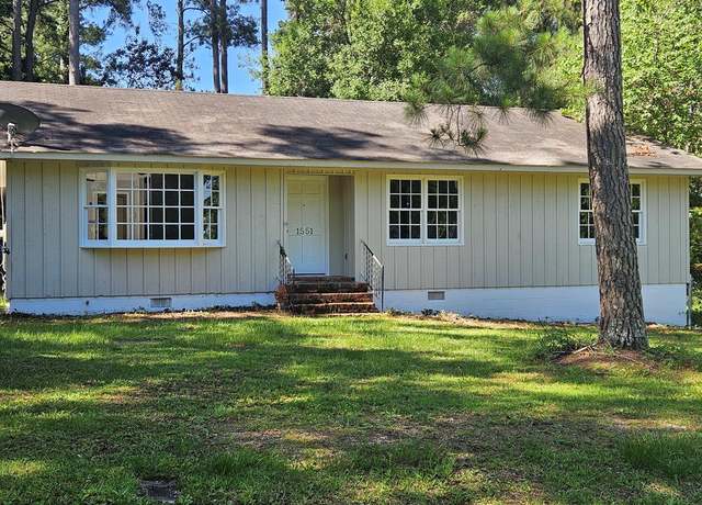 Property at 1551 N Pinetree Blvd, Thomasville, GA 31792, 3 beds, 2 baths