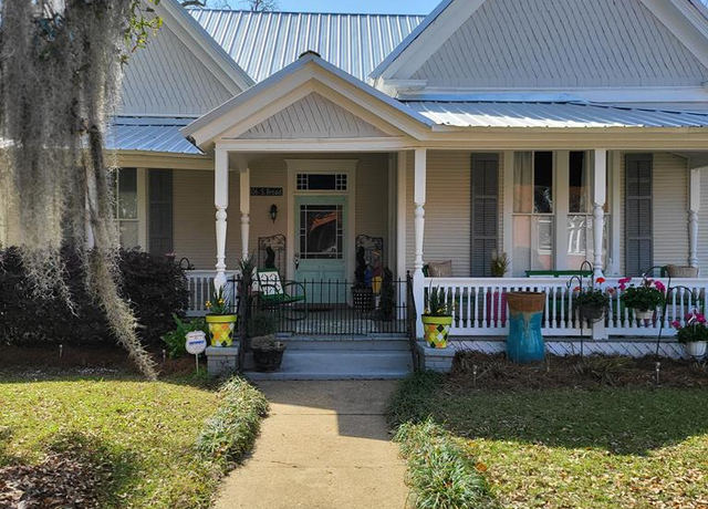 Property at 306 S Broad St, Bainbridge, GA 39819, 3 beds, 2 baths