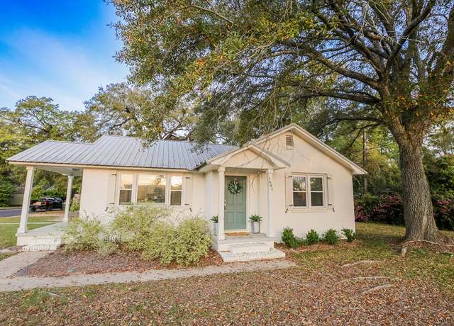 Property at 1601 E Pinetree Blvd, Thomasville, GA 31757, 3 beds, 2 baths
