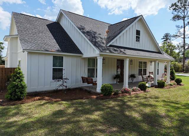 Property at 1700 E Washington St, Thomasville, GA 31792, 3 beds, 2.5 baths