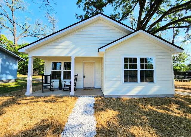 Property at 500 Wolfe St, Thomasville, GA 31792, 2 beds, 2 baths