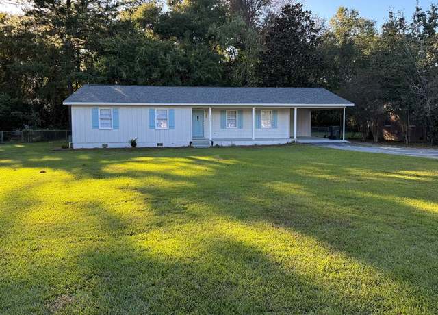 Property at 122 Lakeview Dr, Thomasville, GA 31792, 3 beds, 2 baths