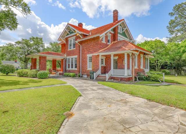 Property at 902 SE 2nd St, Moultrie, GA 31776, 3 beds, 2.5 baths