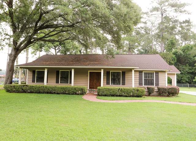 Property at 85 Acacia Blvd, Thomasville, GA 31792, 3 beds, 2 baths