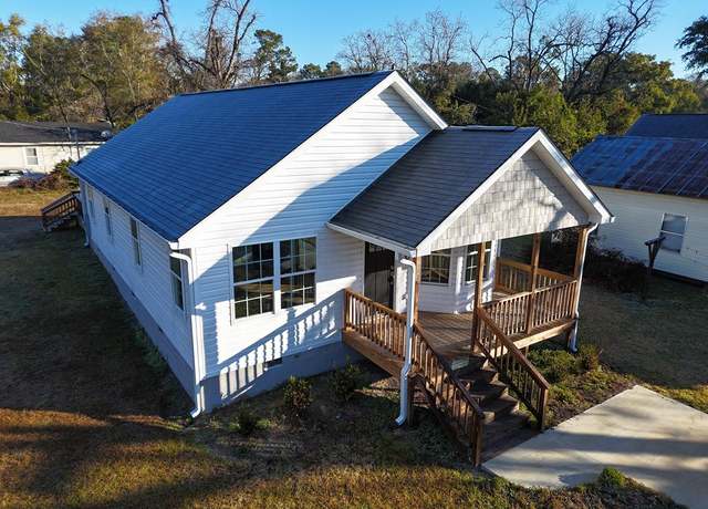 Property at 40 Beacon St, Camilla, GA 31730, 3 beds, 2 baths