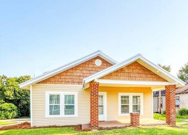 Property at 717 SE 5th Ave, Moultrie, GA 31768, 3 beds, 1 bath