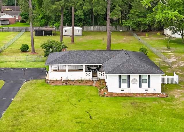 Property at 611 Patterson Still Rd, Thomasville, GA 31792, 3 beds, 2 baths