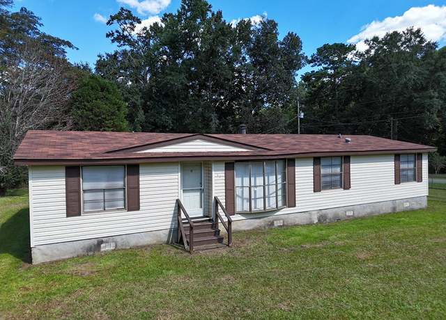 Property at 52 Bay Dr, Thomasville, GA 31792, 3 beds, 2 baths