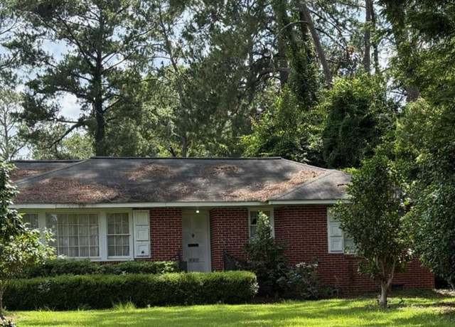 Property at 221 Maury St, Thomasville, GA 31792, 3 beds, 2.5 baths