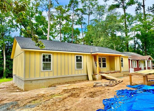 Property at 707 E Monroe St, Thomasville, GA 31792, 5 beds, 2 baths