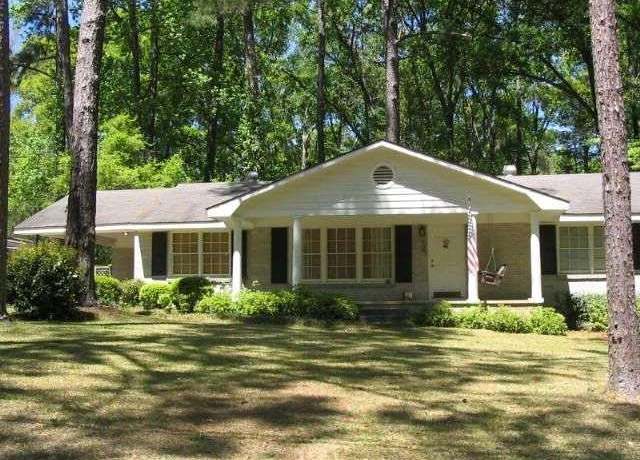 Property at 205 Tuxedo Dr, Thomasville, GA 31792, 3 beds, 2 baths
