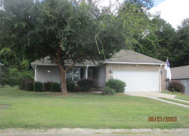 Property at 315 Grove Pointe Dr, Thomasville, GA 31792, 3 beds, 2 baths