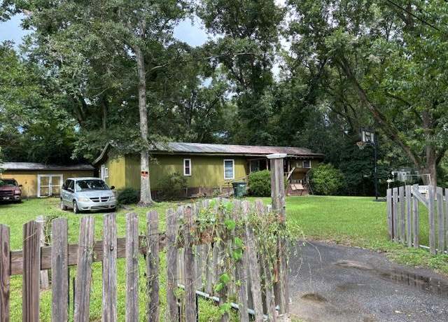 Property at 221 Ginger Ln, Thomasville, GA 31757, 2 beds, 1 bath