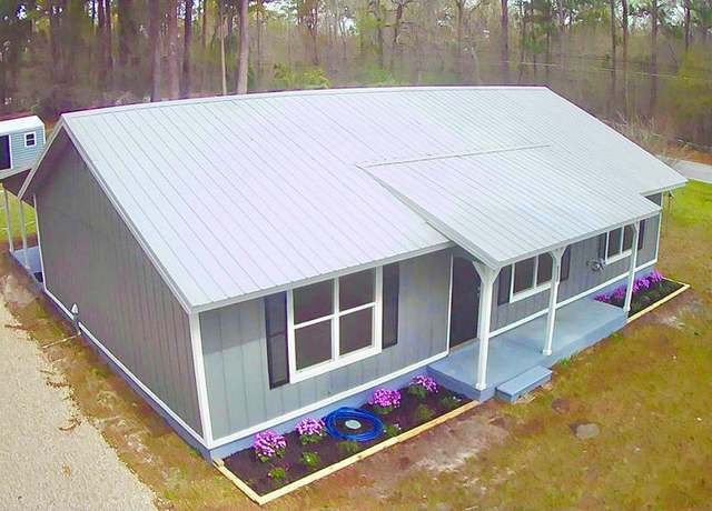 Property at 475 Longwood Dr, Thomasville, GA 31757, 3 beds, 2 baths