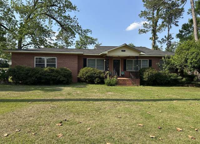 Property at 303 SE 4th Ave, Cairo, GA 39828, 3 beds, 2 baths