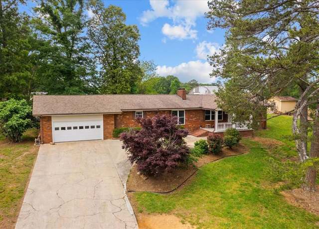 Property at 3117 Circle View Drive Dr, Dalton, GA 30721, 4 beds, 2 baths