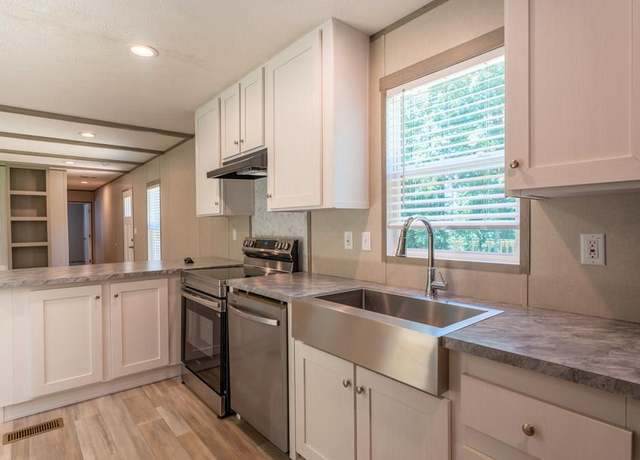 Property at 2499 Maddox Chapel Rd Rd, Dalton, GA 30721, 3 beds, 2 baths