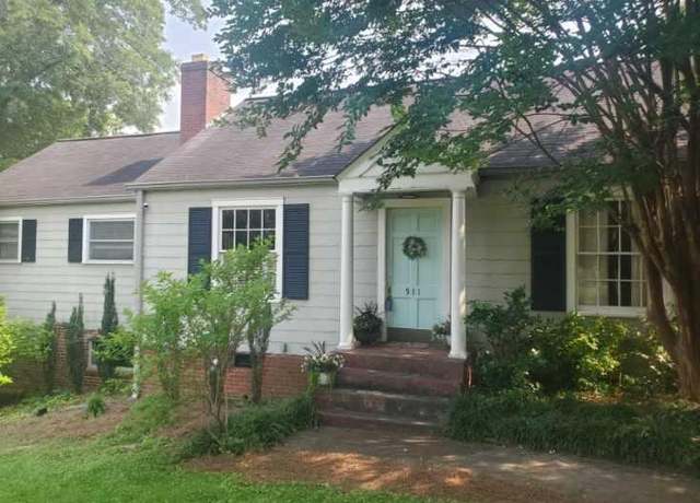 Property at 511 Williamsburg Drive Dr, Dalton, GA 30720, 3 beds, 2 baths