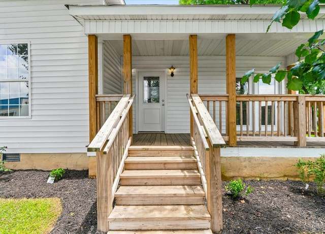 Property at 429 Glenwood Avenue Ave, Dalton, GA 30721, 5 beds, 3 baths