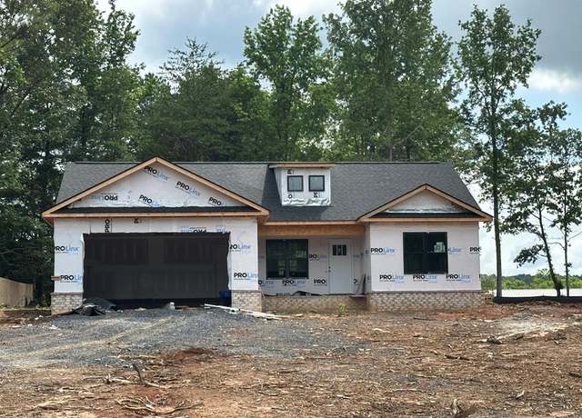 Property at 401 Earls Way, Chatsworth, GA 30705, 3 beds, 2 baths