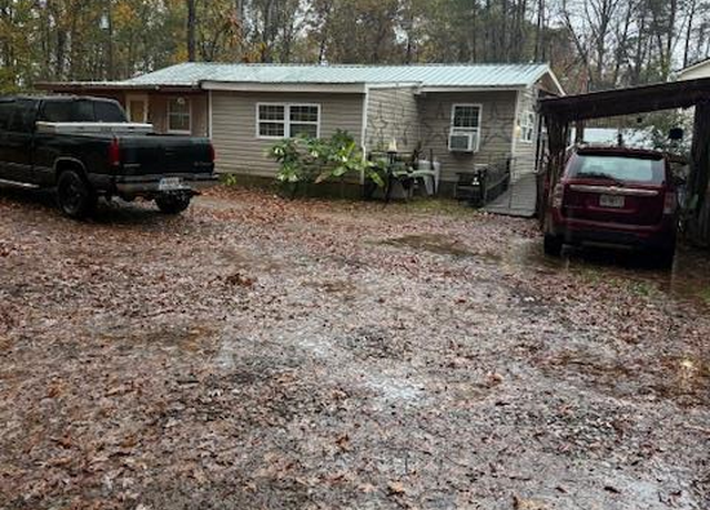 Property at 1229 Stafford Road Rd, Chatsworth, GA 30705, 4 beds, 1 bath