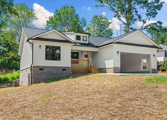 Property at 216 Earls Way, Chatsworth, GA 30705, 3 beds, 2 baths