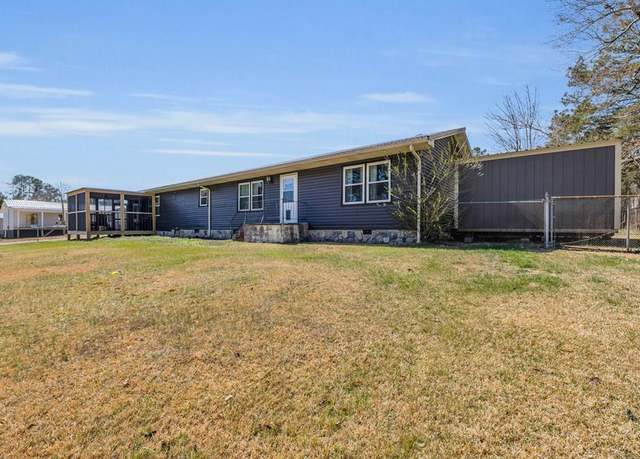 Property at 115 Bradley Street St, Chatsworth, GA 30705, 5 beds, 3 baths