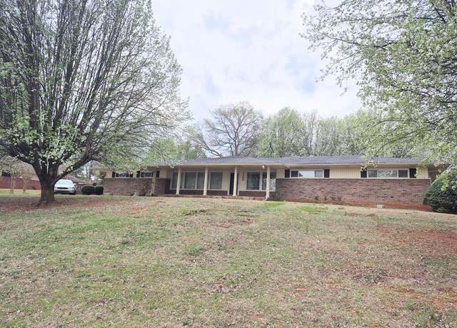 Property at 1200 Rio Vista Drive Dr, Dalton, GA 30720, 3 beds, 2 baths
