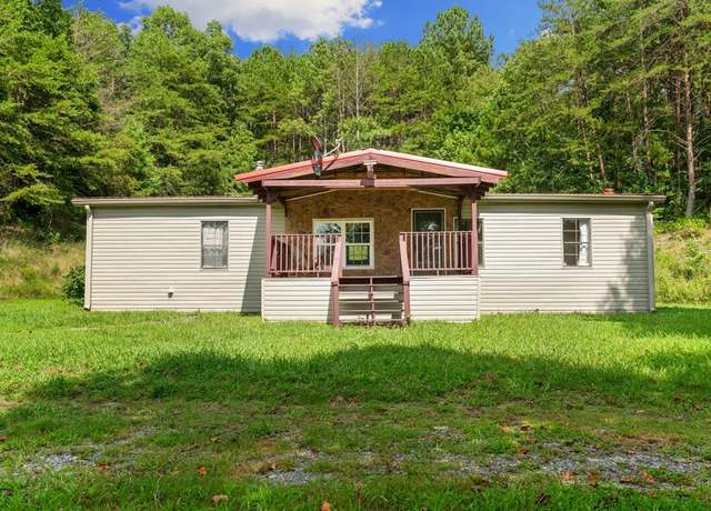Property at 45 Mountain Crest Drive Dr, Chatsworth, GA 30705, 3 beds, 2 baths