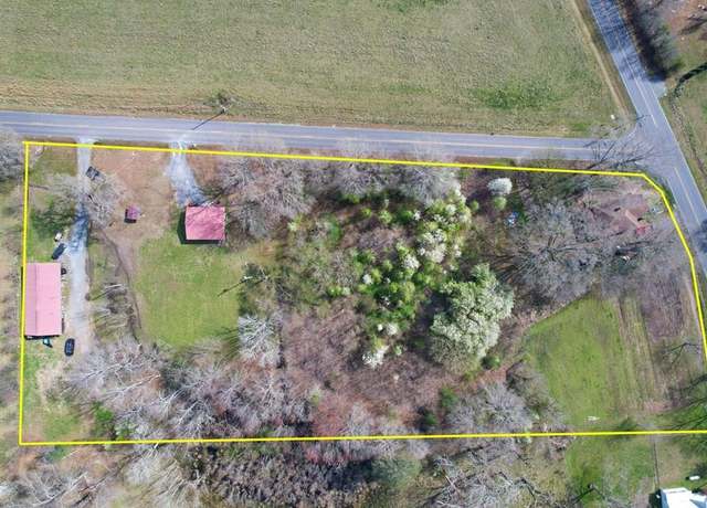 Property at 1611 Beaverdale Road Rd, Dalton, GA 30721, 8 beds, 4 baths