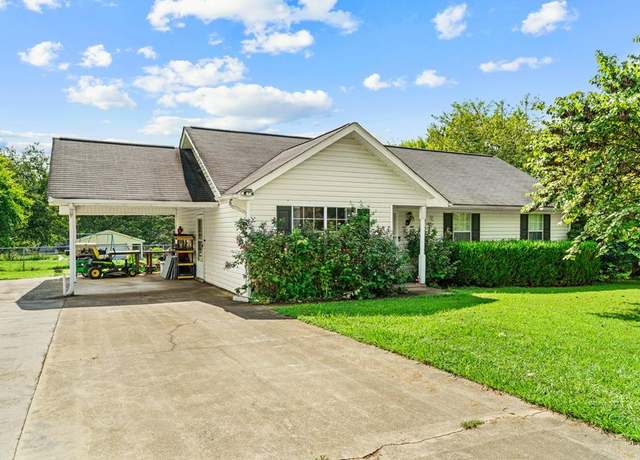 Property at 121 Buck Blvd, Calhoun, GA 30701, 3 beds, 2 baths