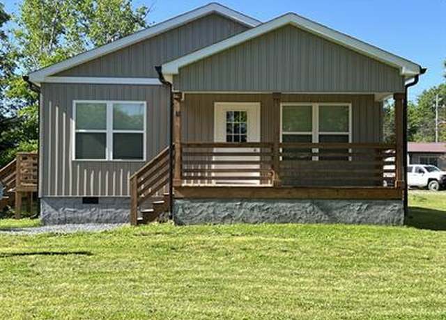 Property at 16 5th Ave, Chatsworth, GA 30705, 3 beds, 2 baths