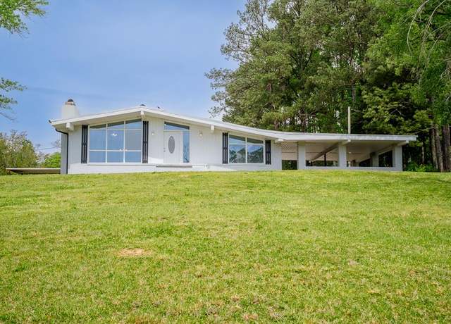 Property at 1002 Groves Drive Dr, Dalton, GA 30721, 3 beds, 2 baths