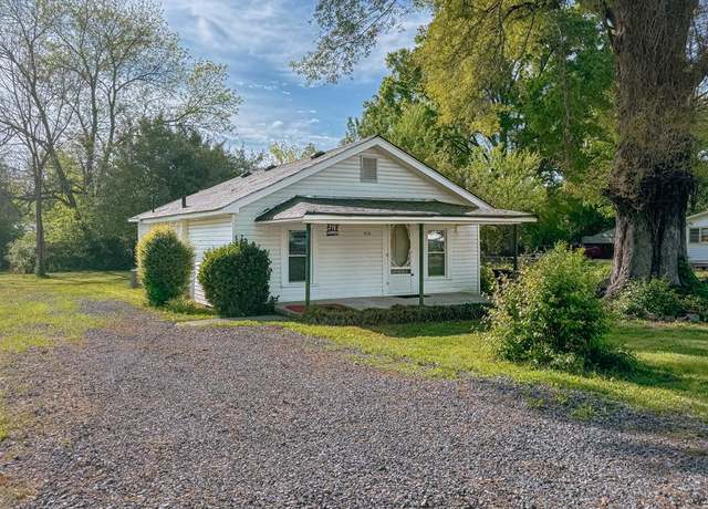 Property at 919 Avenue F, Dalton, GA 30721, 3 beds, 2 baths
