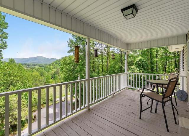 Property at 185 Chodl Ln, Franklin, NC 28734, 2 beds, 2 baths