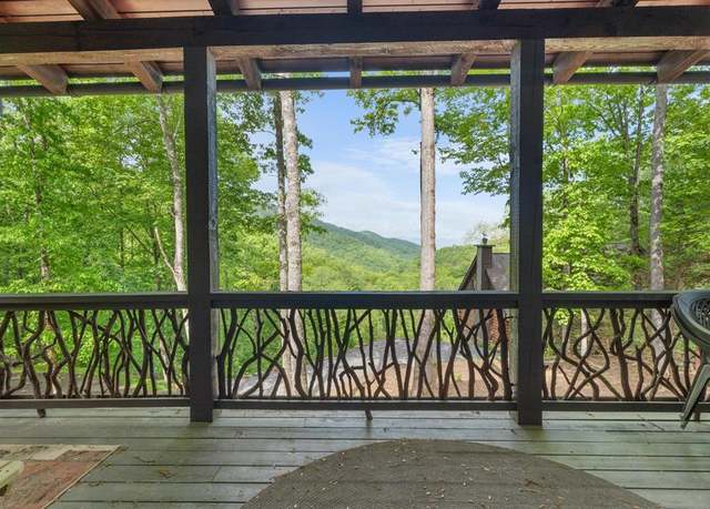 Property at 178 Cabin Cove Rd, Franklin, NC 28734, 3 beds, 3.5 baths