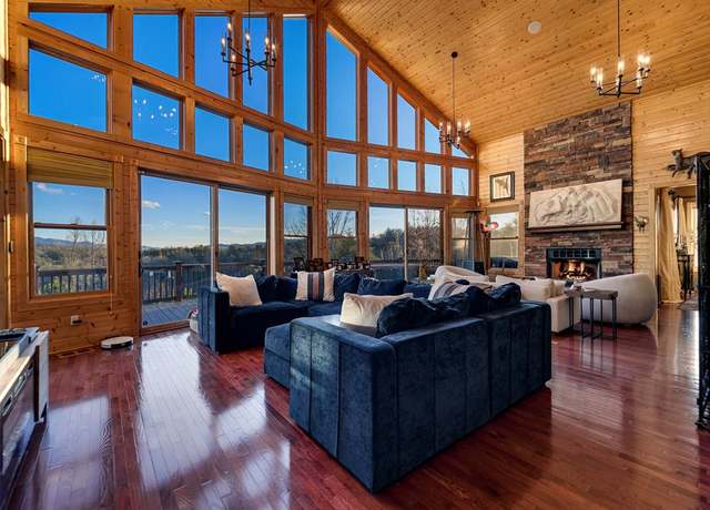 Property at 455 Red Oak Rd, Franklin, NC 28734, 3 beds, 3.5 baths