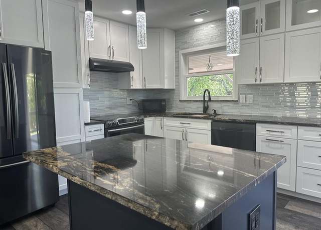 Property at 59 Mountain View St, Franklin, NC 28734, 2 beds, 2 baths