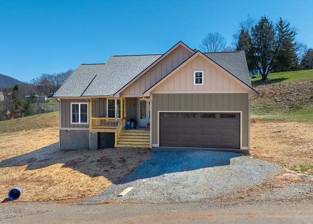 Property at 202 Jackson Hts, Franklin, NC 28734, 3 beds, 2 baths