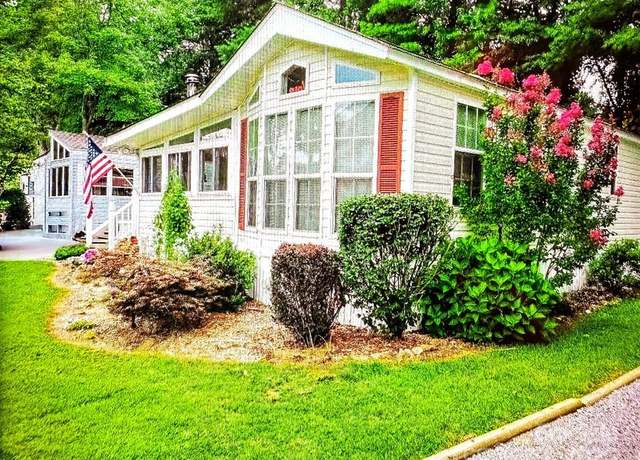 Property at 379 Winngray Ln, Waynesville, NC 28785, 2 beds, 1 bath
